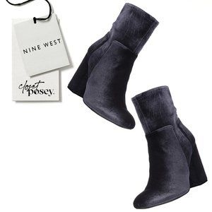 NWT . nine west . corban booties . navy blue . 8
